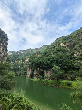 太行山间河流