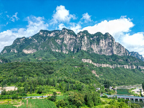 蓝天白云太行山