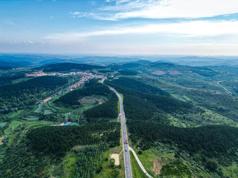 航拍巍巍太行山路
