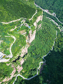 俯瞰太行十六拐山路