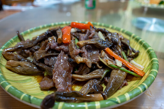 蘑菇炒牛肉
