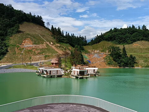 湖景房