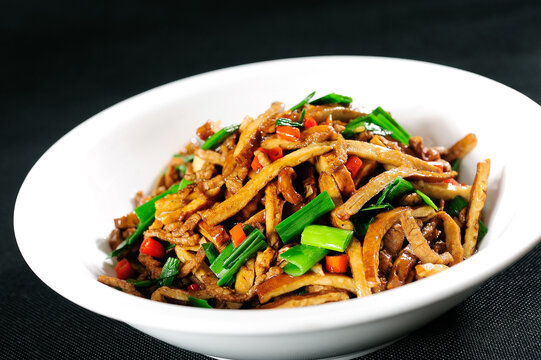 大蒜香干炒肉