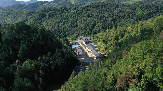 县河大路沟村