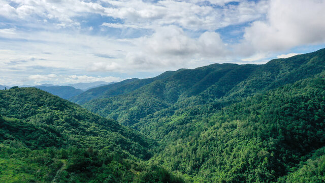 白云深山