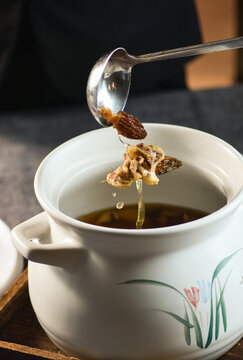 松茸菌老鸡汤