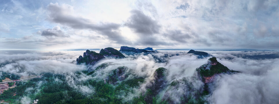 都峤山云海