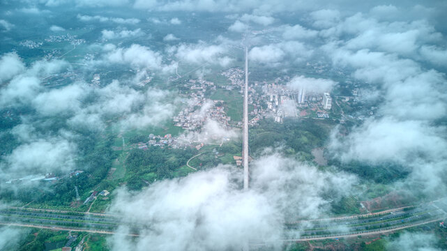 云层下的乡村