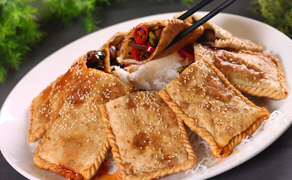 招财进宝辣子牛肉菜盒