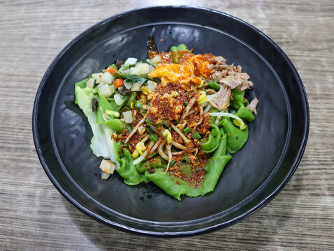 油泼菠菜面