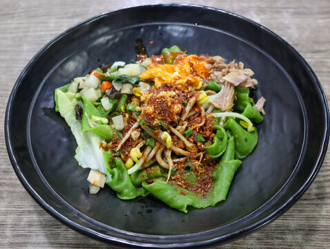 油泼菠菜面