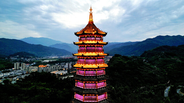 夜幕下的文严塔夜景