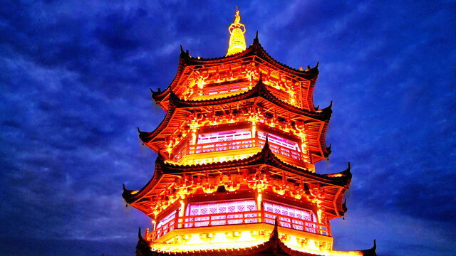 夜幕下的文严塔夜景