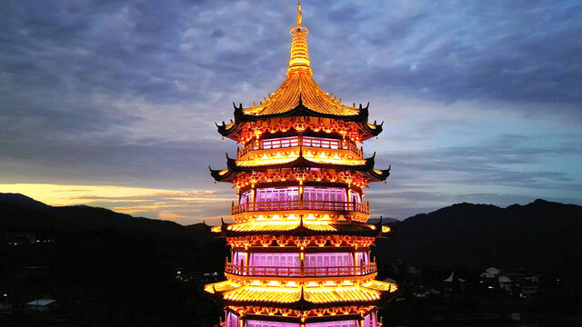 夜幕下的文严塔夜景