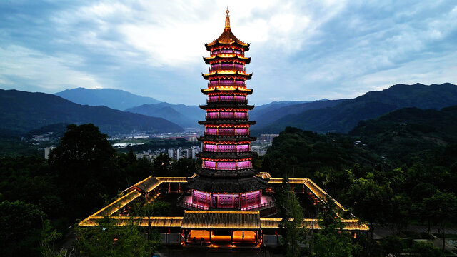 夜幕下的文严塔夜景