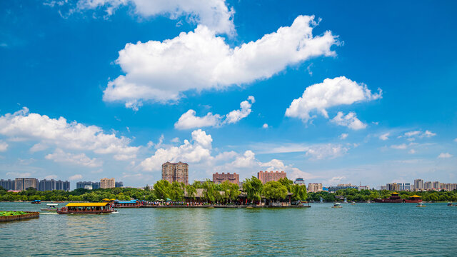 大明湖风光