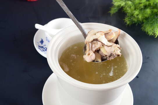 鲜菇土鸡汤
