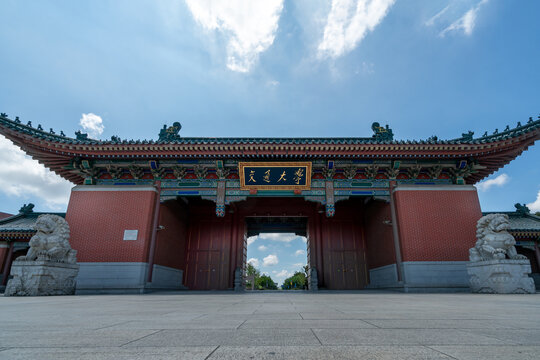 上海交通大学校门