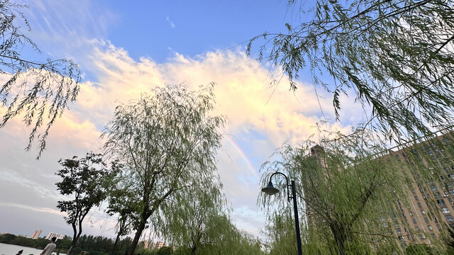 天空彩虹