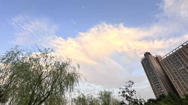 天空彩虹