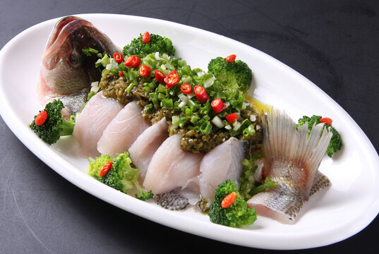 鲜椒汁浸鲈鱼