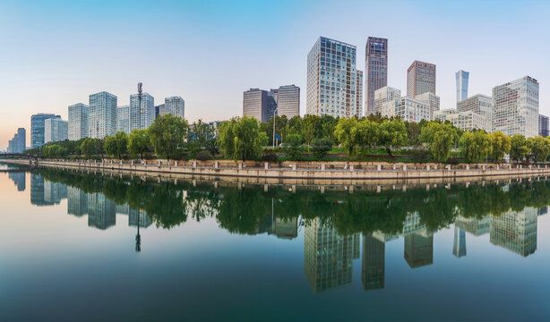 北京城市建筑和通惠河风光