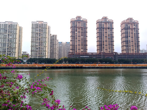 河边高层建筑