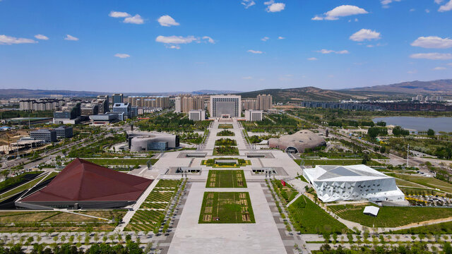 航拍大同市政府广场