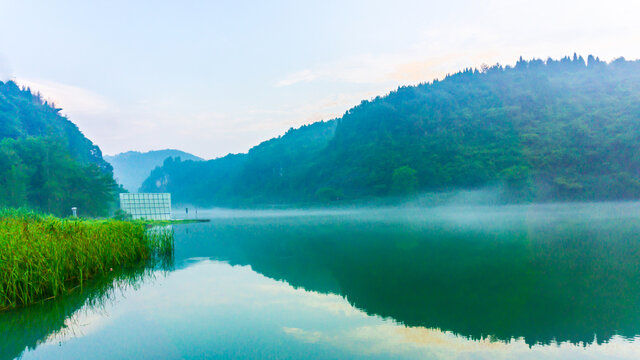 云雾飘渺塞海湖