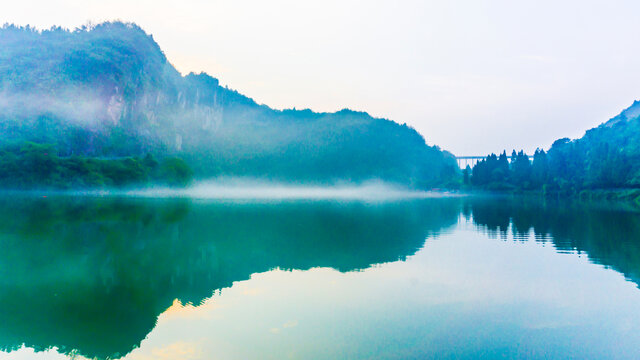云雾飘渺塞海湖