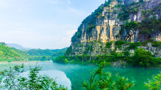 薄雾如纱塞海湖