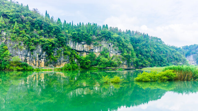 薄雾如纱塞海湖