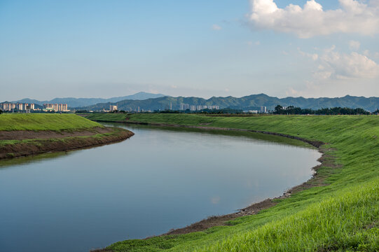 乡村河岸美景