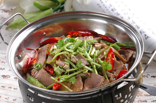干锅带皮牛肉