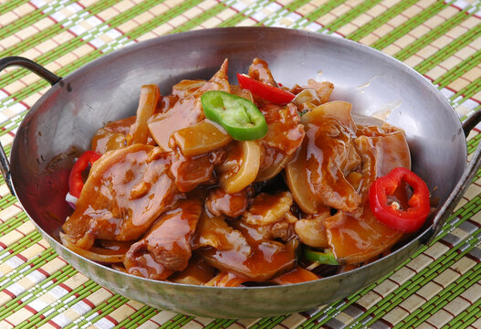 干锅带皮牛肉
