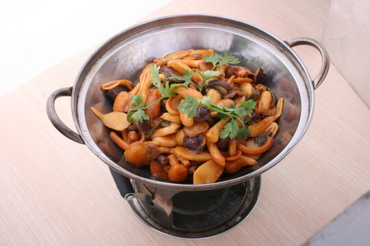干锅野山菌
