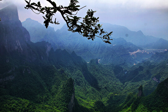 张家界天门山远眺群峰