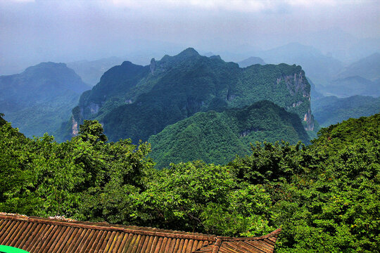 张家界天门山远眺