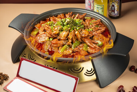 藤椒凤爪肉蟹煲