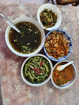 一桌子菜