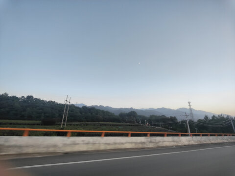 公路天空河道