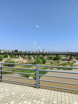 公路天空河道