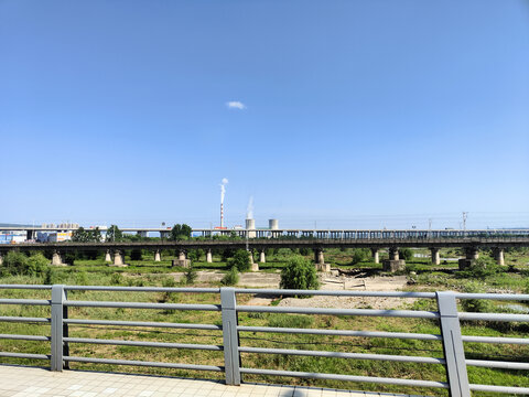 公路天空河道