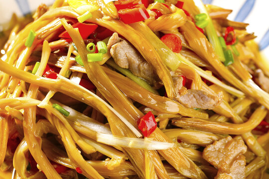 黄花菜炒肉