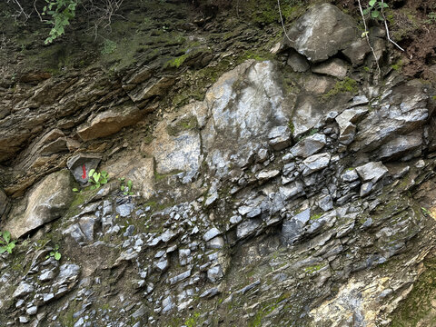 圣泉山风景山石