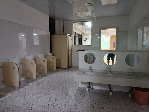 幼儿园洗手间