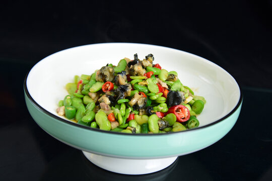 蚕豆炒螺肉