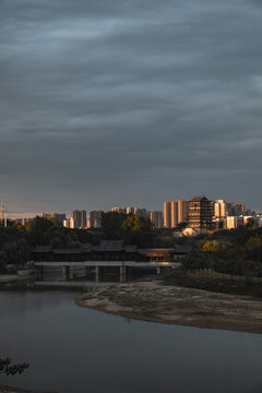 西流湖公园傍晚的天空
