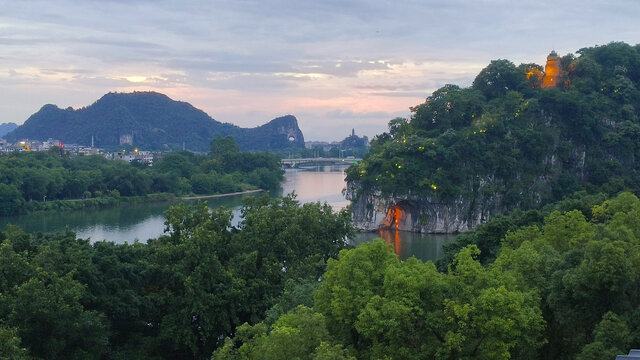 象鼻山