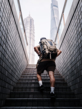 上海旅游城市背包客